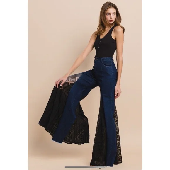 NWOT Wilson Wide Leg Jeans with Lace Detail – Size Small - Picture 4 of 5